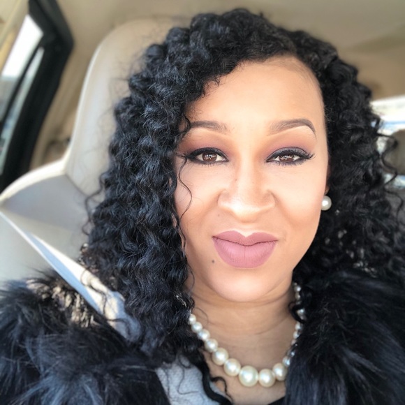 Meet your Posher, Stephanie - Picture 2 of 2